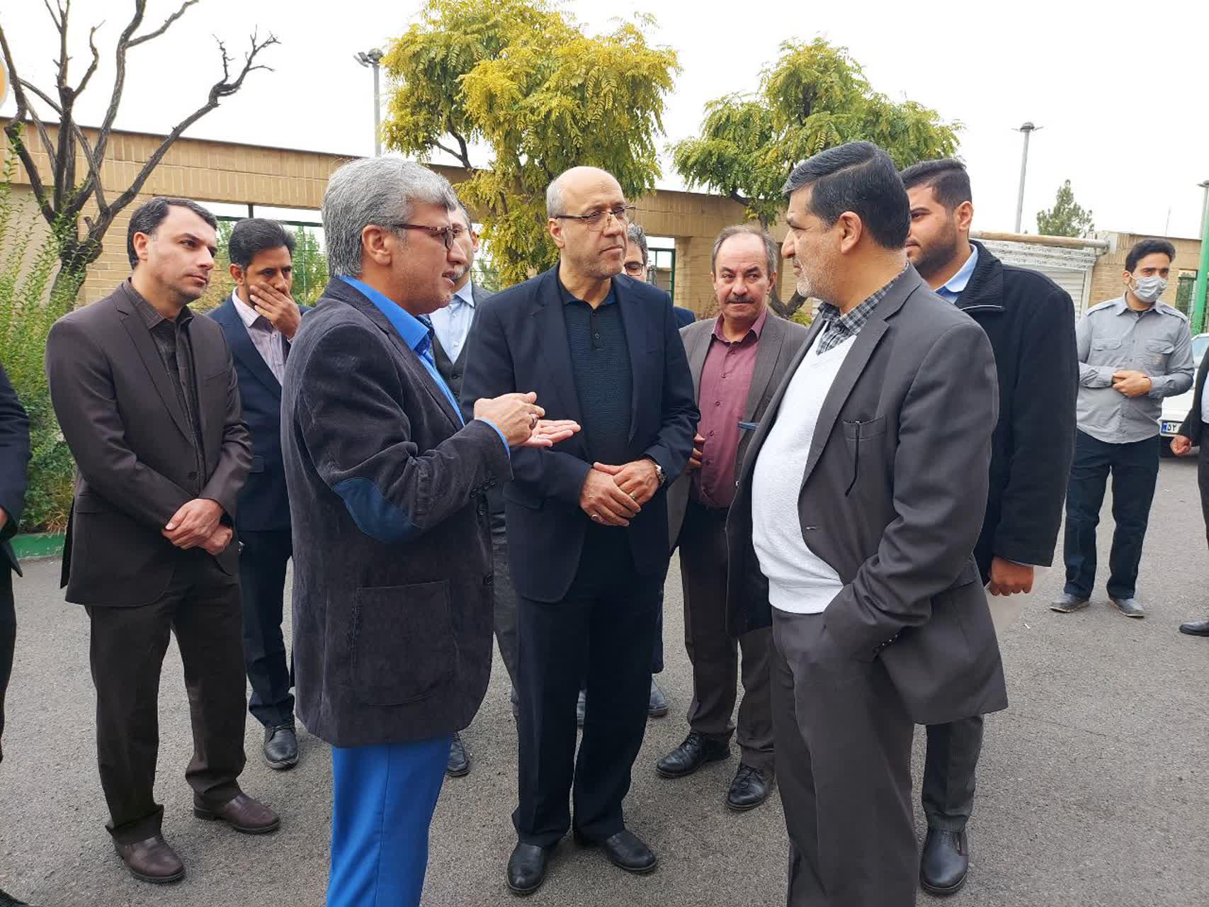 «تشکری هاشمی» در بازدید از ستاد مرکزی معاینه فنی خودروهای تهران مطرح کرد؛ ضرورت شناسایی و احصاء راهکارهای اندازه گیری و كنترل آلاینده ذرات معلق در خودروها