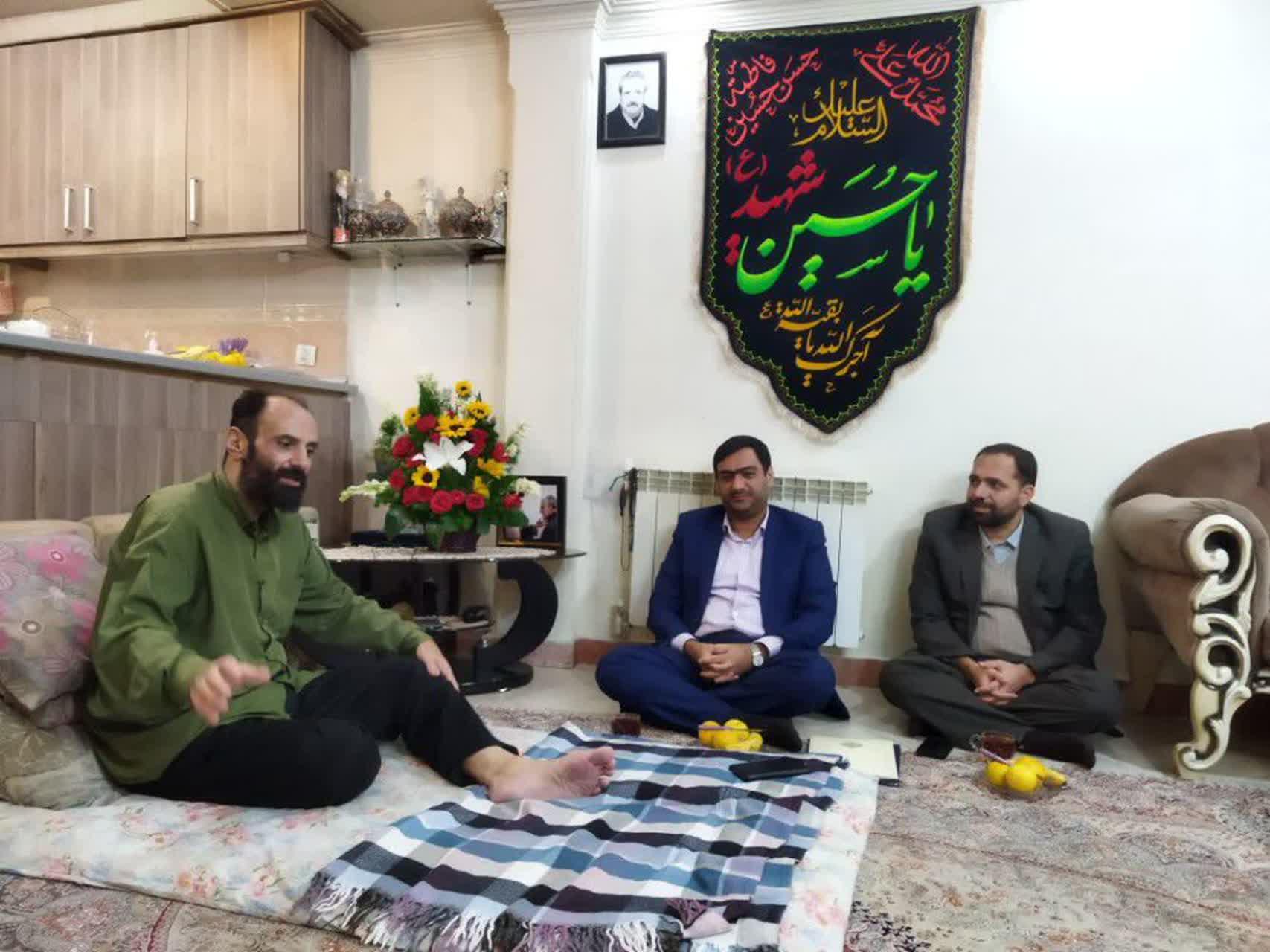 با حضور دو عضو شورای شهر تهران صورت گرفت:  دیدار با بسیجی جانباز سعید تحریری/ تلاش های بسیج در راه اعتلای اسلام و انقلاب مورد تقدیر مردم است