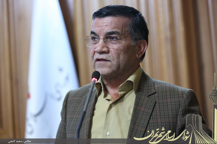 نایب رییس کمیسیون بودجه شورای شهر تهران:  باید از زمین‌گیر شدن ناوگان حمل و نقل عمومی جلوگیری شود